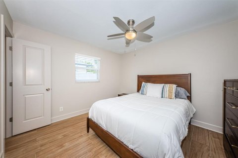 House in Saint Petersburg, Florida 2 bedrooms, 95.78 sq.m. № 1801322 - photo 15