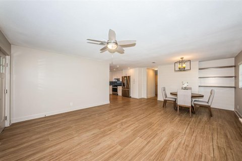 House in Saint Petersburg, Florida 2 bedrooms, 95.78 sq.m. № 1801322 - photo 7