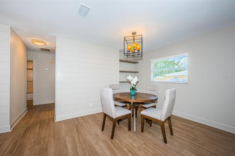 House in Saint Petersburg, Florida 2 bedrooms, 95.78 sq.m. № 1801322 - photo 8