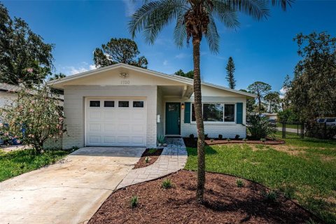 House in Saint Petersburg, Florida 2 bedrooms, 95.78 sq.m. № 1801322 - photo 1