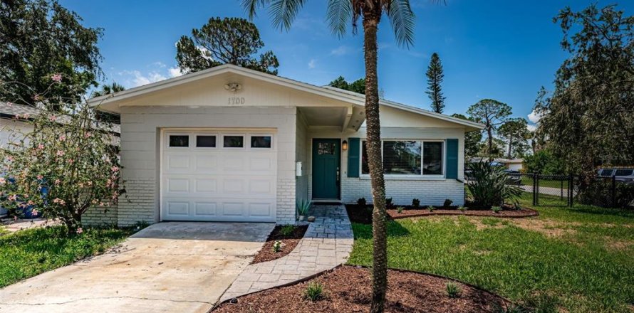 House in Saint Petersburg, Florida 2 bedrooms, 95.78 sq.m. № 1801322