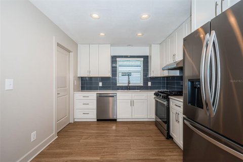 House in Saint Petersburg, Florida 2 bedrooms, 95.78 sq.m. № 1801322 - photo 11