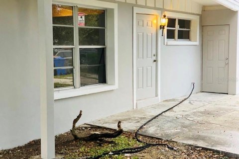 House in Tampa, Florida 3 bedrooms, 82.87 sq.m. № 2209206 - photo 2