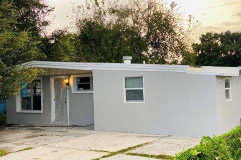House in Tampa, Florida 3 bedrooms, 82.87 sq.m. № 2209206