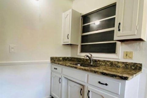 House in Tampa, Florida 3 bedrooms, 82.87 sq.m. № 2209206 - photo 4
