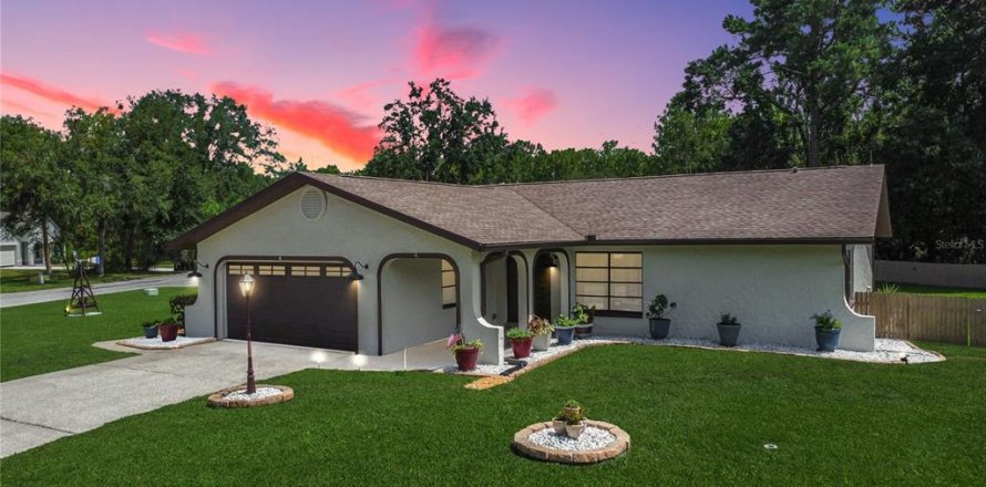 House in Homosassa, Florida 3 bedrooms, 126.07 sq.m. № 1815775