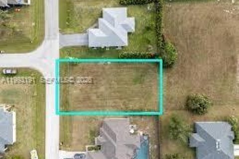 Terreno en venta en Cape Coral, Florida № 2055738 - foto 1