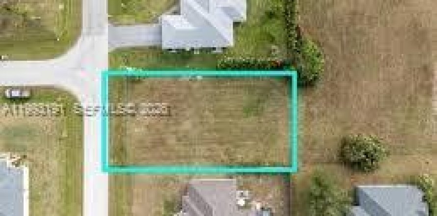 Terreno en Cape Coral, Florida № 2055738