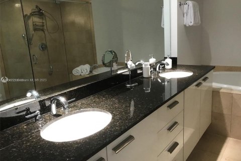 Copropriété à louer à Hallandale Beach, Floride: 2 chambres, 135.45 m2 № 1860188 - photo 9