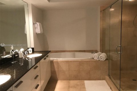 Copropriété à louer à Hallandale Beach, Floride: 2 chambres, 135.45 m2 № 1860188 - photo 6