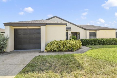 Condo in Tavares, Florida, 2 bedrooms  № 1856243 - photo 1
