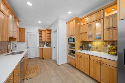 House in Tarpon Springs, Florida 3 bedrooms, 230.12 sq.m. № 1684656 - photo 25