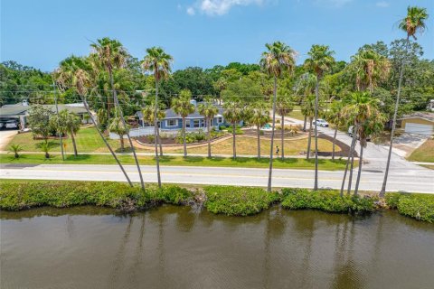 House in Tarpon Springs, Florida 3 bedrooms, 230.12 sq.m. № 1684656 - photo 7