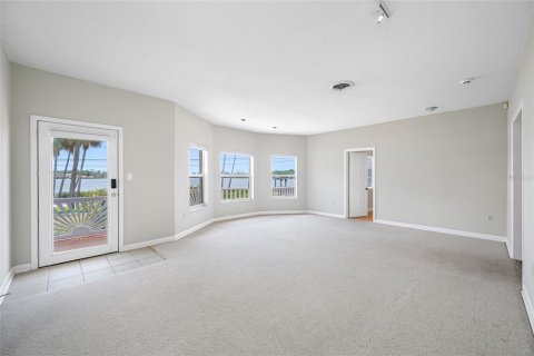 House in Tarpon Springs, Florida 3 bedrooms, 230.12 sq.m. № 1684656 - photo 14
