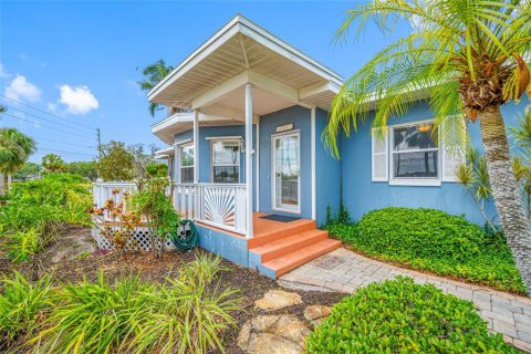 House in Tarpon Springs, Florida 3 bedrooms, 230.12 sq.m. № 1684656 - photo 8