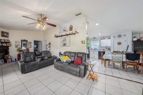 Casa en venta en Dade City, Florida, 3 dormitorios, 148.64 m2 № 1915086 - foto 9