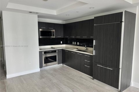 Condominio en alquiler en Miami, Florida, 1 dormitorio, 78.32 m2 № 2013404 - foto 7