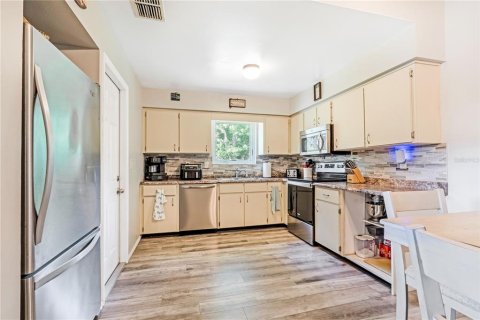 House in Orange City, Florida 3 bedrooms, 112.78 sq.m. № 1824228 - photo 6