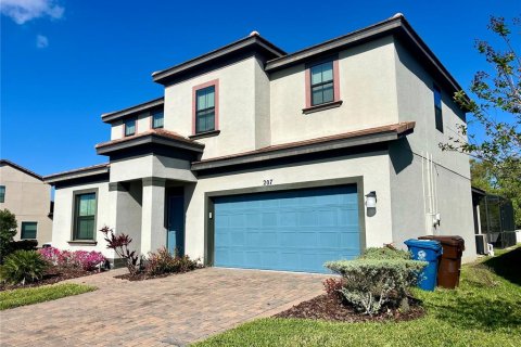 Купить виллу или дом в Хейнс-Сити, Флорида 7 комнат, 235.69м2, № 1797807 - фото 2