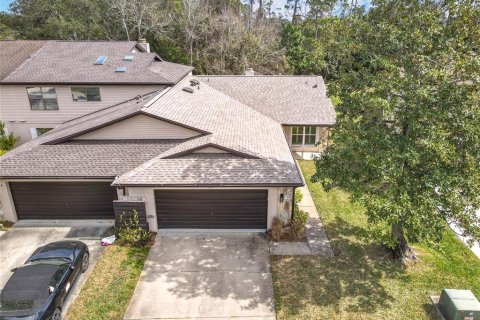 Townhouse in Ormond Beach, Florida 3 bedrooms, 154.59 sq.m. № 1650998 - photo 1