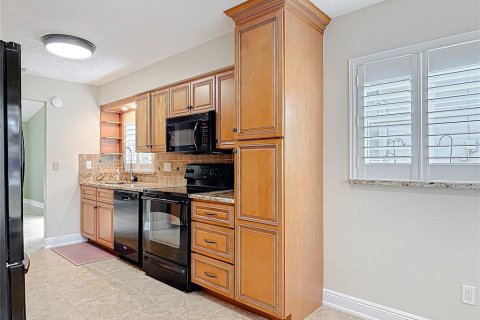 Townhouse in Ormond Beach, Florida 3 bedrooms, 154.59 sq.m. № 1650998 - photo 12