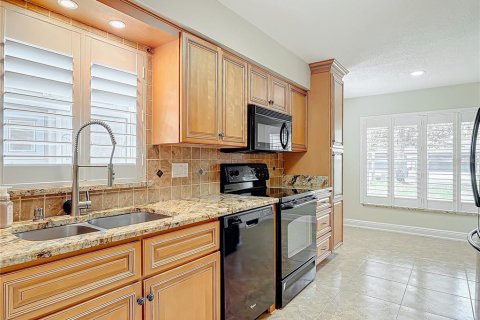 Townhouse in Ormond Beach, Florida 3 bedrooms, 154.59 sq.m. № 1650998 - photo 15