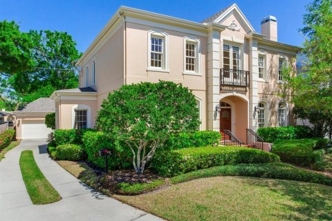 House in Tampa, Florida 4 bedrooms, 329.06 sq.m. № 1591684 - photo 1