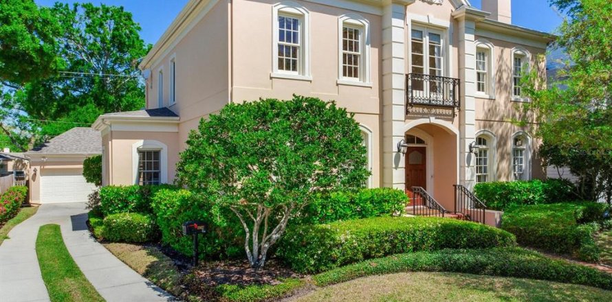 House in Tampa, Florida 4 bedrooms, 329.06 sq.m. № 1591684