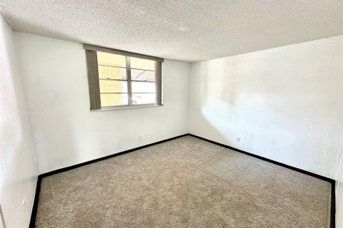 Condo in Margate, Florida, 2 bedrooms  № 2182455 - photo 7