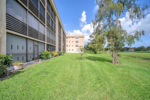 Condo in Margate, Florida, 2 bedrooms  № 2182455 - photo 10