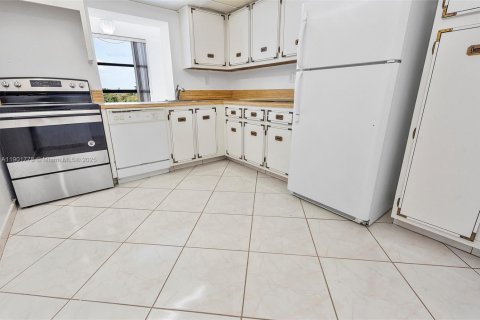 Condo in Hallandale Beach, Florida, 1 bedroom  № 1953248 - photo 20