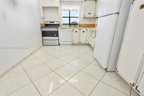 Condo in Hallandale Beach, Florida, 1 bedroom  № 1953248 - photo 19