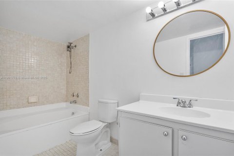 Condo in Hallandale Beach, Florida, 1 bedroom  № 1953248 - photo 28