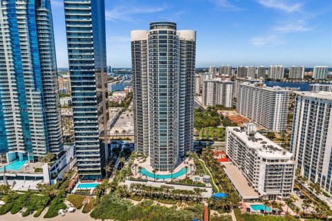 Copropriété à vendre à Sunny Isles Beach, Floride: 2 chambres, 175.21 m2 № 1735799 - photo 1