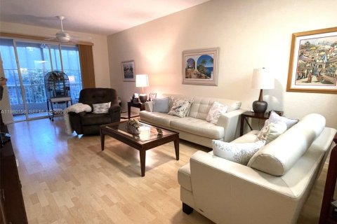 Condo in Tamarac, Florida, 2 bedrooms № 2046381 - photo 10