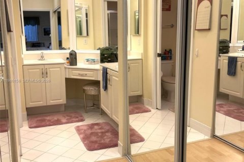Condo in Tamarac, Florida, 2 bedrooms № 2046381 - photo 19