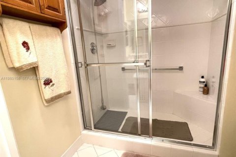 Condo in Tamarac, Florida, 2 bedrooms № 2046381 - photo 21