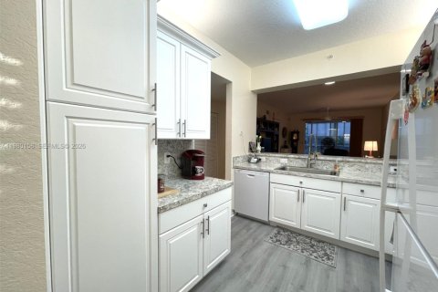 Condo in Tamarac, Florida, 2 bedrooms № 2046381 - photo 5