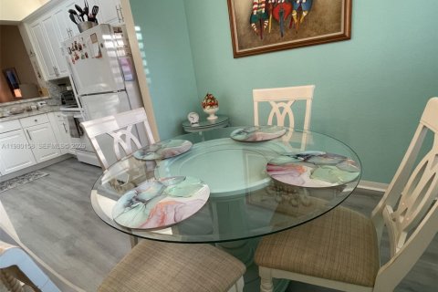 Condo in Tamarac, Florida, 2 bedrooms № 2046381 - photo 9