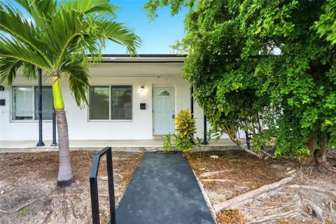 House in Miami Beach, Florida 2 bedrooms, 86.96 sq.m. № 1965030 - photo 1