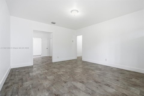 House in Miami Beach, Florida 2 bedrooms, 86.96 sq.m. № 1965030 - photo 10