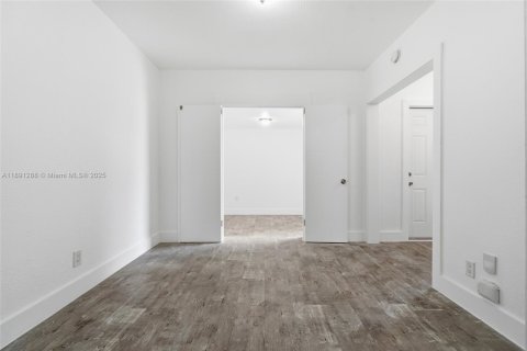 House in Miami Beach, Florida 2 bedrooms, 86.96 sq.m. № 1965030 - photo 6