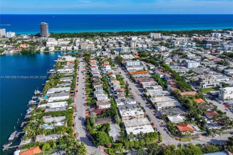 House in Miami Beach, Florida 2 bedrooms, 86.96 sq.m. № 1965030 - photo 18