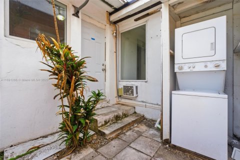 House in Miami Beach, Florida 2 bedrooms, 86.96 sq.m. № 1965030 - photo 13