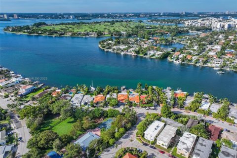 House in Miami Beach, Florida 2 bedrooms, 86.96 sq.m. № 1965030 - photo 15