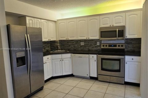 Townhouse in Miami, Florida 2 bedrooms, 107.02 sq.m. № 1875122 - photo 4