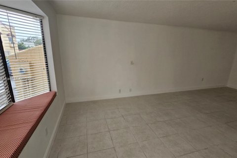Townhouse in Miami, Florida 2 bedrooms, 107.02 sq.m. № 1875122 - photo 25