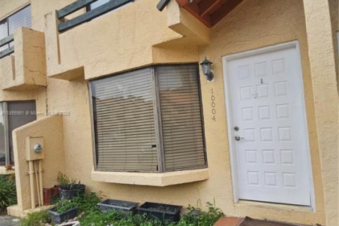 Townhouse in Miami, Florida 2 bedrooms, 107.02 sq.m. № 1875122 - photo 1