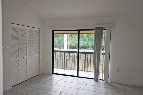 Townhouse in Miami, Florida 2 bedrooms, 107.02 sq.m. № 1875122 - photo 7