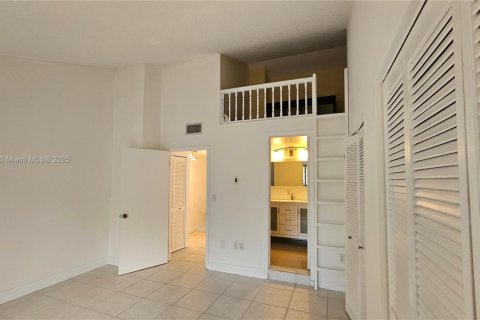 Townhouse in Miami, Florida 2 bedrooms, 107.02 sq.m. № 1875122 - photo 5